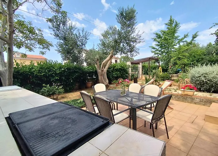 Apartment In Medulin With Garden