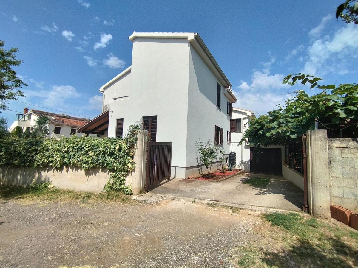Apartman In With Garden Medulin