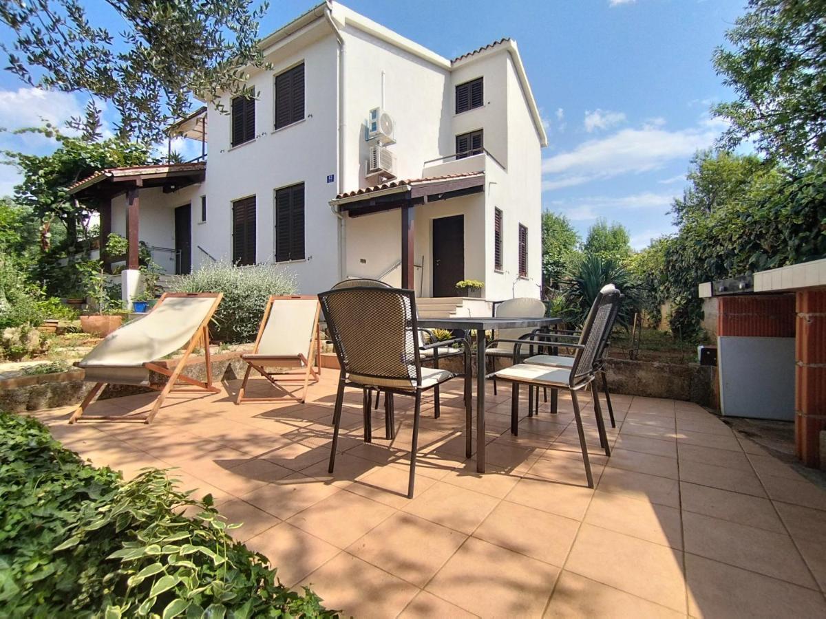 Apartman In With Garden